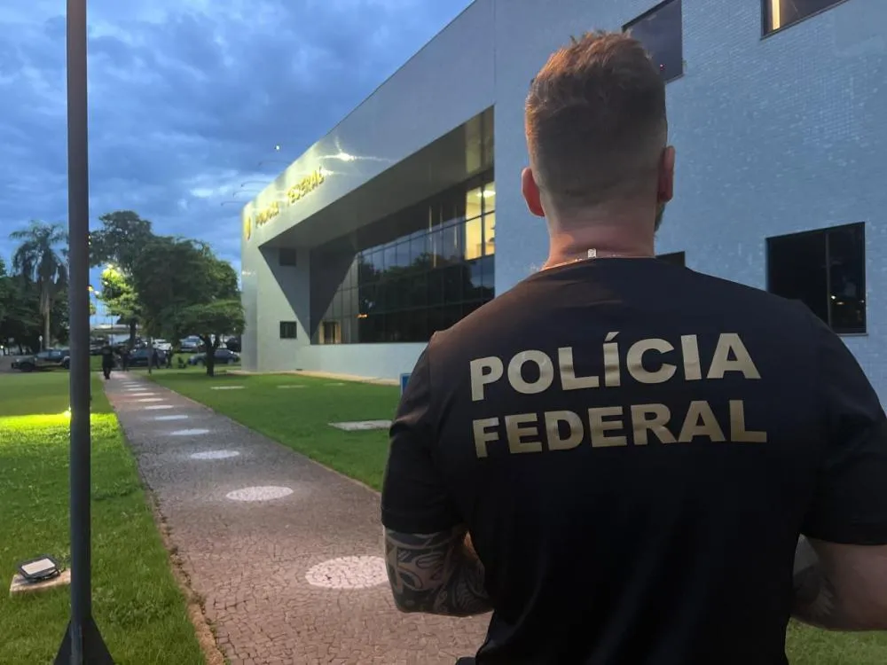 Polícia Federal cumpriu dois mandados de busca e apreensão em Foz do Iguaçu durante a Operação Dignidade Foto: Polícia Federal