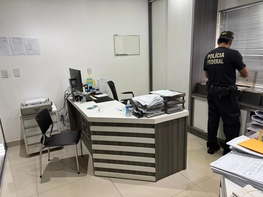 PF cumpre quatro mandados por suspeita de compra de votos