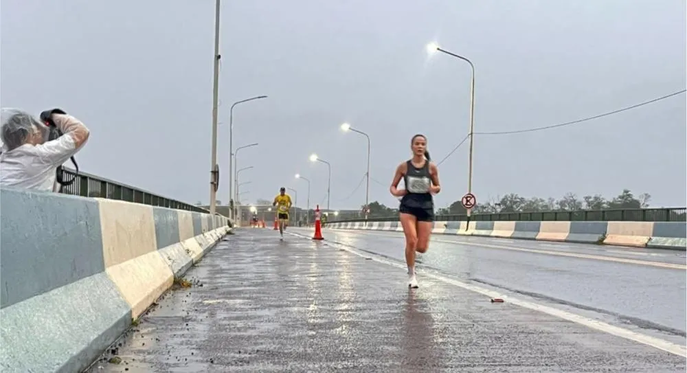 Meia Maratona das Três Fronteiras acontece neste domingo (11), com percurso por Paraguai, Brasil e Argentina. Foto: Gentileza/Prefeitura de Puerto Iguazú