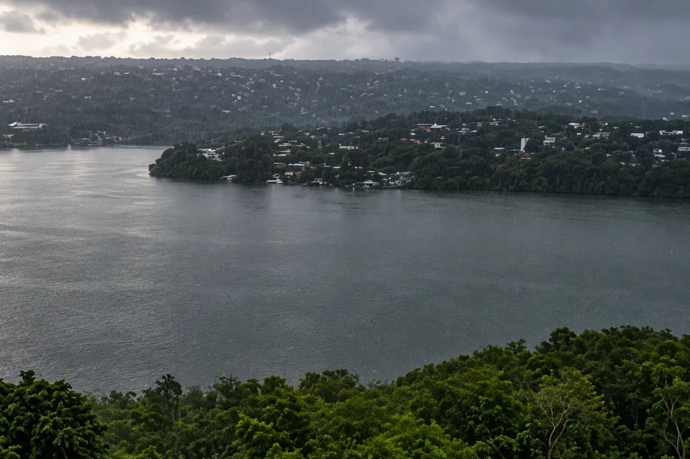 Marinha recomenda atenção às correntezas, aos objetos à deriva e às condições meteorológicas nos rios Paraná e Iguaçu após as chuvas intensas. Foto: reprodução de vídeo
