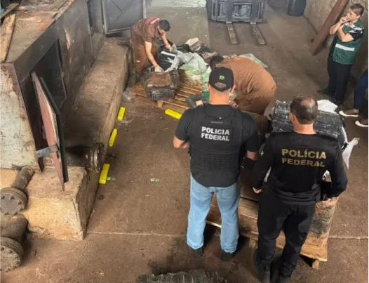 Os ilícitos foram queimados no forno de uma indústria, sob escolta policial (Foto: Polícia Federal)