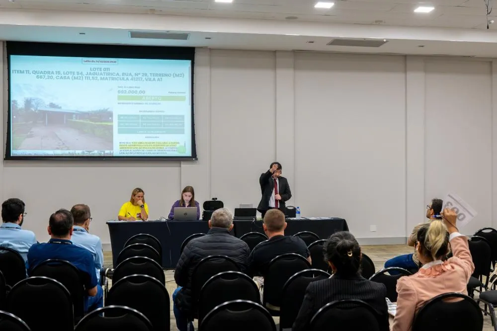 O valor dos negócios ficou em R$ 3,95 milhões, com ágio de R$ 197 mil, o que representa 8% acima do lance mínimo dos imóveis vendidos. Crédito da foto: Rafa Kondlatsch/Itaipu Binacional.