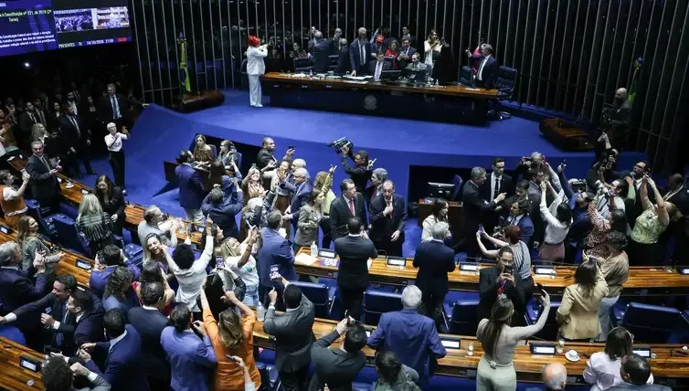 Senado aprovou por ampla maioria a PEC que extingue a escala 6x1 e reduz a jornada semanal para 40 horas. Foto: Lula Marques/ABr.
