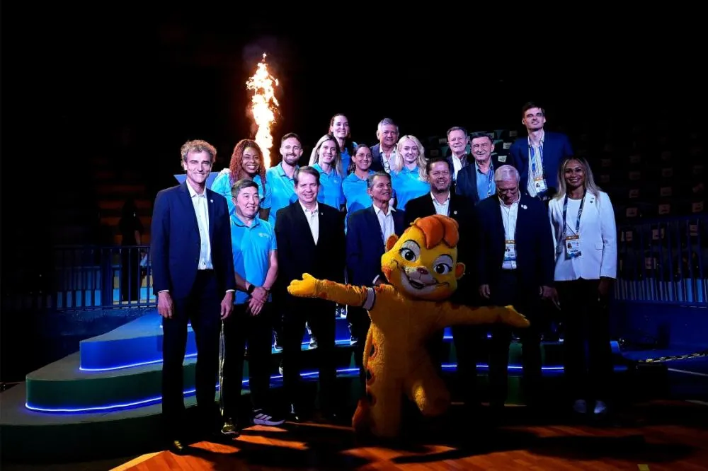 A medalhista olímpica Ágatha Rippel acendeu a pira dos Jogos da Juventude CAIXA 2026, abertos na segunda-feira (19), no Ginásio Costa Cavalcanti. Foto: William Lucas/COB.
