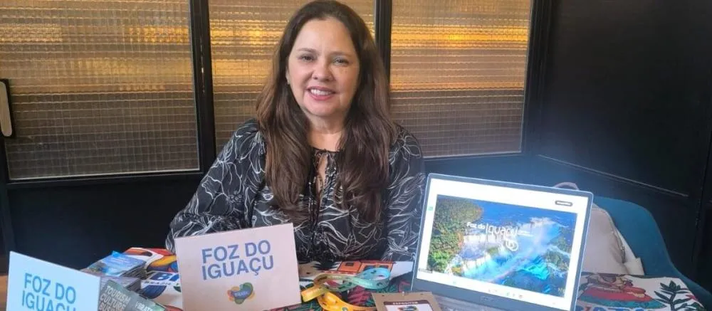 A chefe da Divisão de Ações Promocionais, Célia de Andrade participa do evento representando a Secretaria Municipal de Turismo de Foz do Iguaçu (SMTU).