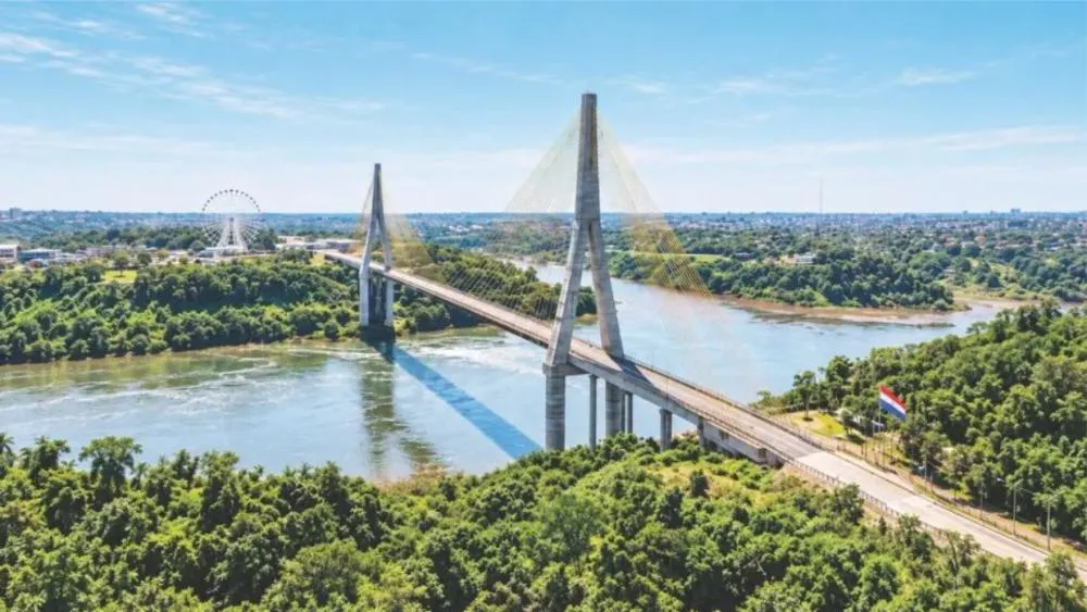 Entre 14 de setembro e 14 de outubro, 20 veículos saíram do Brasil em direção ao Paraguai, enquanto outros 28 fizeram o trajeto inverso, entrando em Foz (Foto: divulgação)