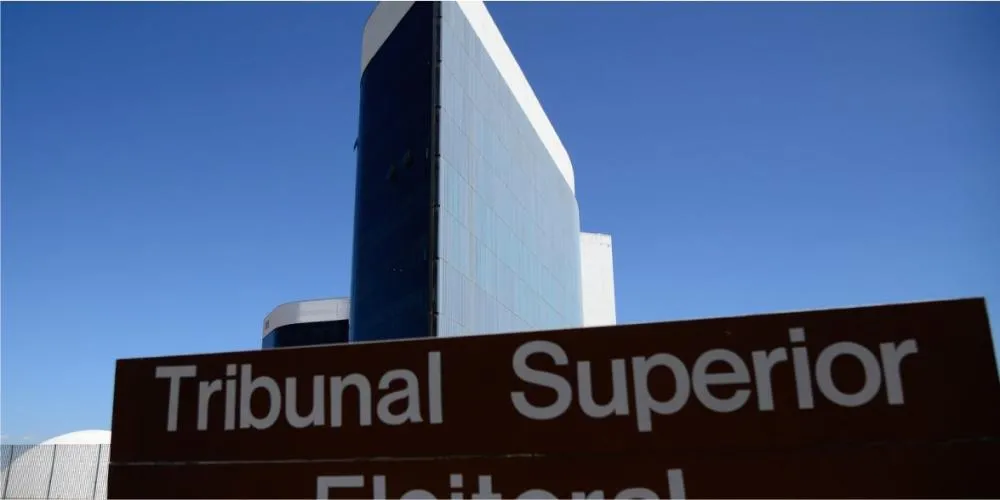 Os canais “Exército do Lula”, com 7 milhões de inscritos, e “Tropa do Flávio”, com 2 milhões, podem ser atingidos pela proposta em análise no Tribunal Superior Eleitoral.