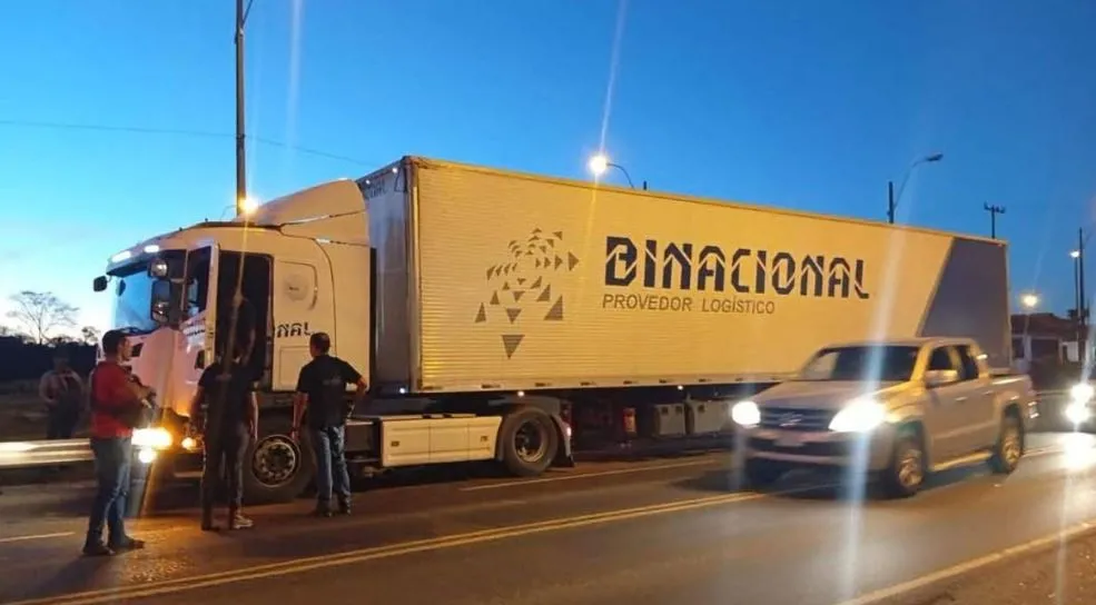 Transportadora de Foz denuncia suspeita de crime e caminhoneiro é preso no PY com 52 kg de cocaína