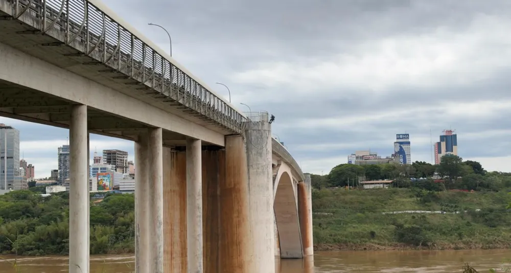 A Ponte da Amizade, entre Foz do Iguaçu e Ciudad del Este, integra o levantamento técnico realizado pela EPR Iguaçu para atualizar informações sobre estruturas rodoviárias. Foto: EPR
