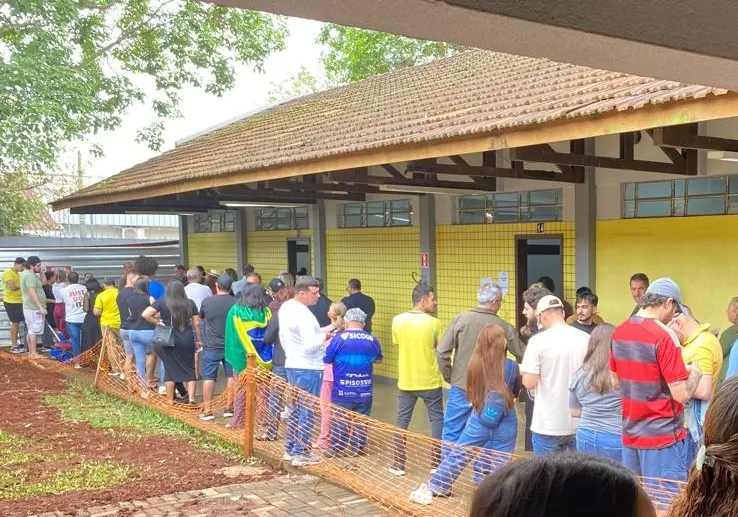 Eleitores votam nos mesmos locais do primeiro turno em Foz do Iguaçu. O transporte coletivo municipal opera gratuitamente até as 17h30.