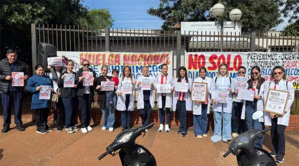 Na manhã desta quarta-feira (28), os trabalhadores se reuniram em frente à unidade e marcharam em protesto pela Rodovia PY07 em protesto. (Foto: Abc Color)